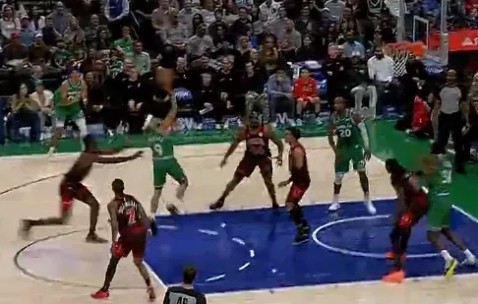 开云手机版-内姆布哈德抛投打进，独行侠开局打出一波20-7领先公牛