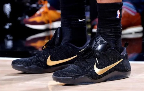 开云APP-德罗赞穿着黑金科比11Elite，空砍39分4篮板6助攻2抢断