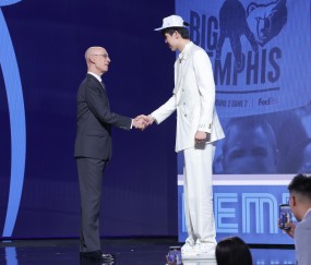 杨瀚森：团队在灰熊完成交易后陆续收到祝福，但自己一直蒙在鼓里